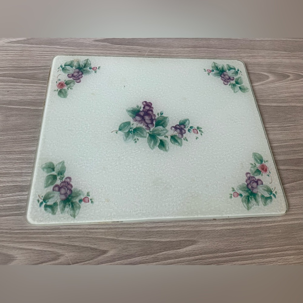 Vintage Tempered Glass Cutting Board - Decorated With Berries
Good condition.